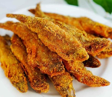 小吃培训之做干炸鱼时，用淀粉还是面粉？