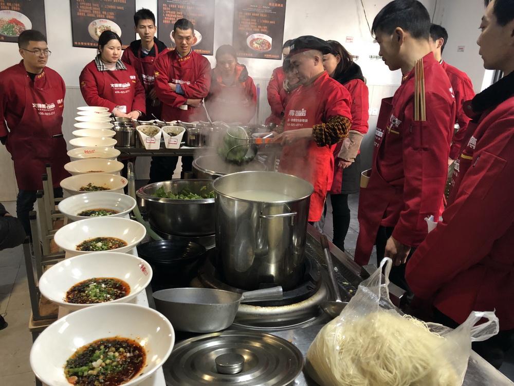 餐饮创业不能盲目跟风，弊端大！